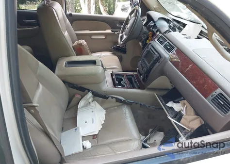 2010 Chevrolet Suburban Ltz из США, поврежденный, VIN 1GNUKKE36AR269859